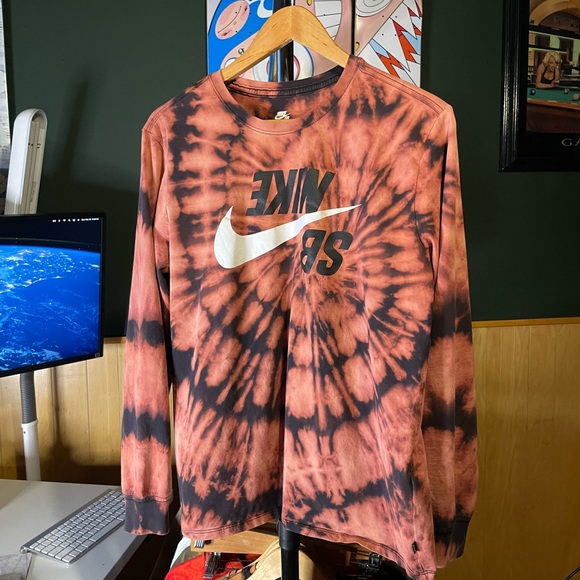 Nike Other - Nike SB Black and Brown Tie-Dye Shirt